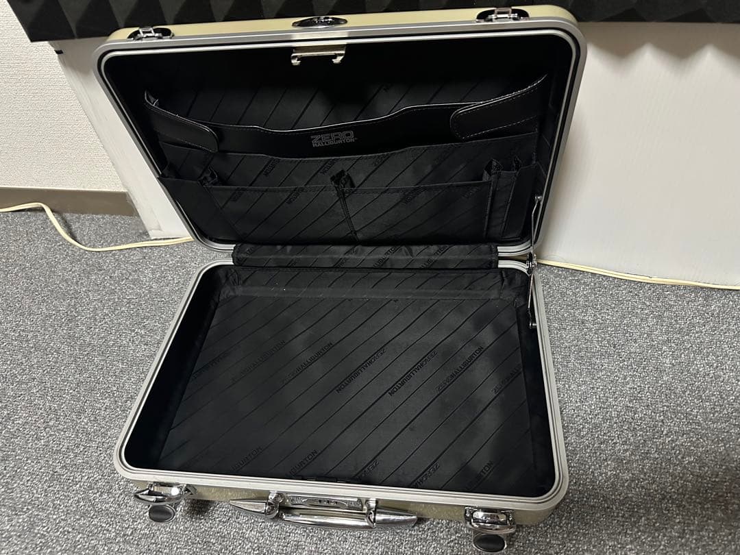 ゼロハリバートン A4サイズ シャンパンゴールド