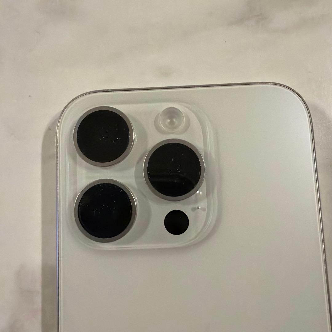 Apple iPhone 15 Pro ナチュラル本体　バッテリー100%！