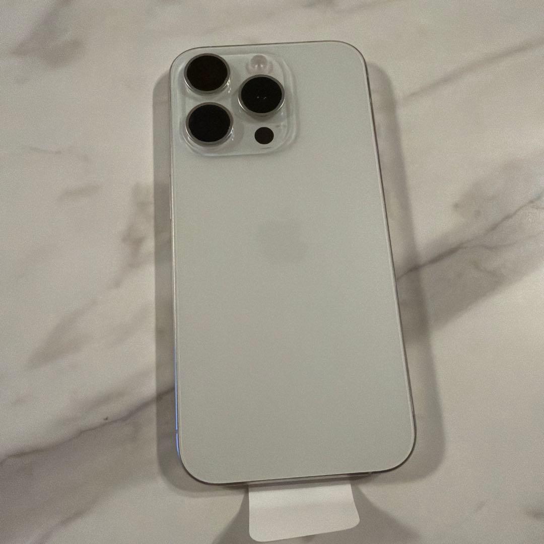 Apple iPhone 15 Pro ナチュラル本体　バッテリー100%！