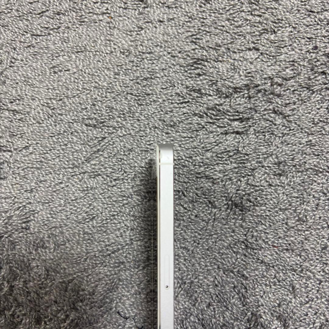 Apple iPhone 5s 32GB auキャリア　シルバー　32GB