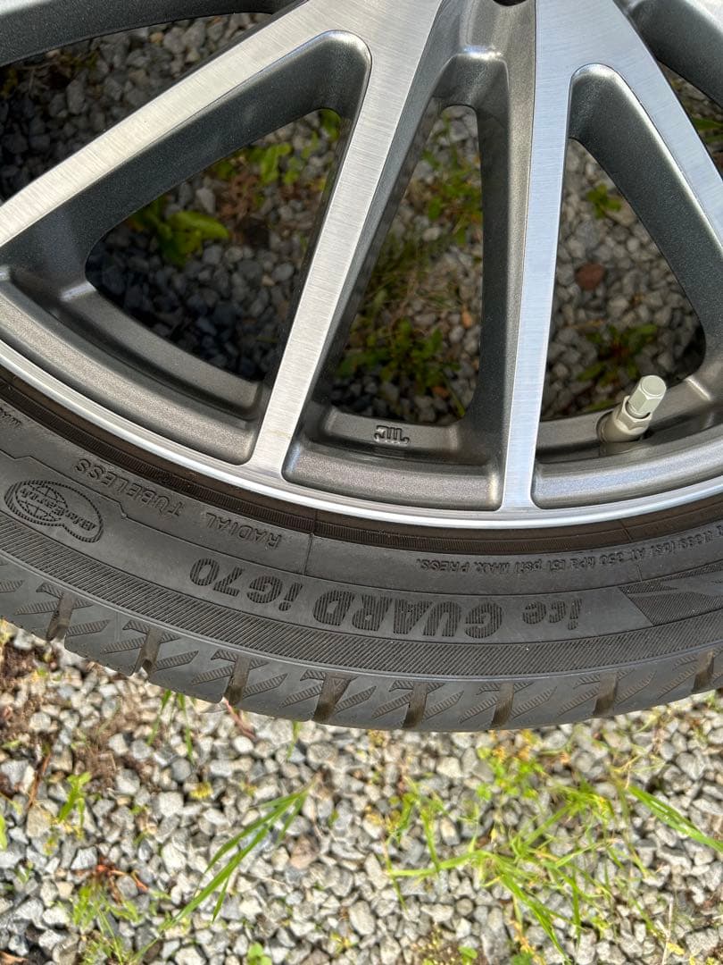 ヨコハマスタッドレスタイヤホイール235/40/19 バリ山 レクサスES使用