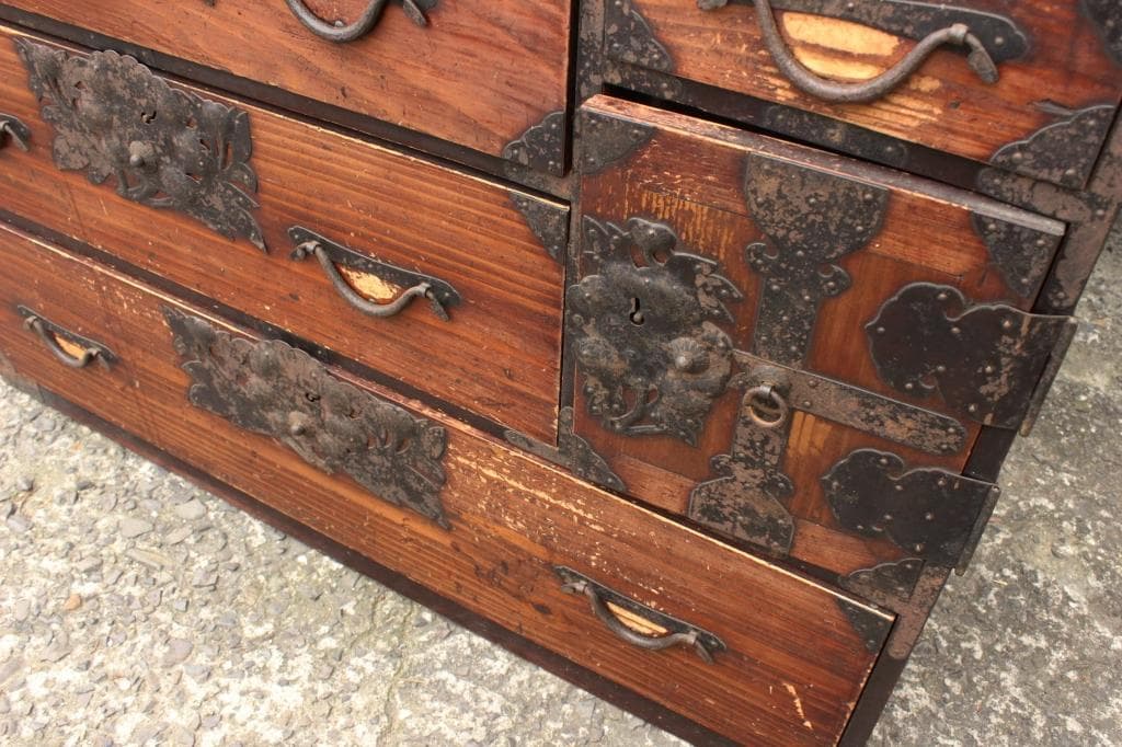 時代物 古い衣装箪笥 古民家 和風 骨董 時代箪笥 インテリア 古家具 古民具