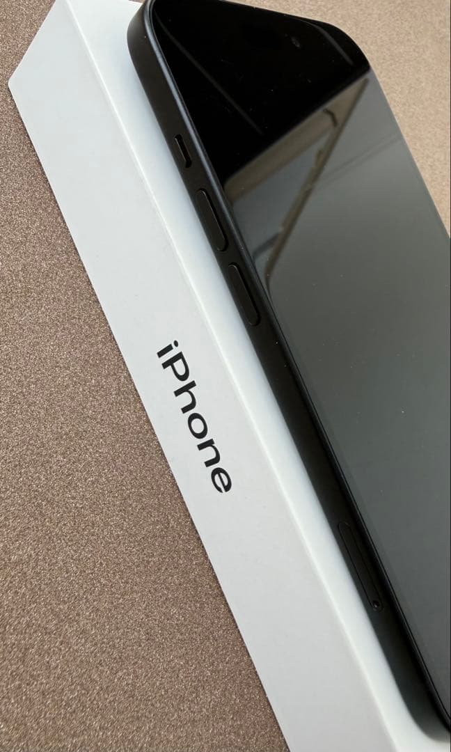 【超美品／おまけ付き】iPhone15 128GB ブラック 国内SIMフリー