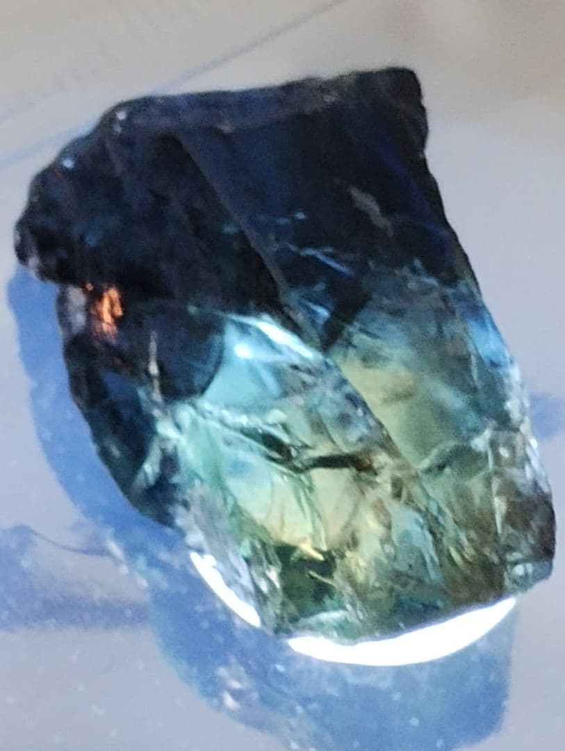 ケニア ガルバトゥラ産の サファイアの原石です。７ｃｔ