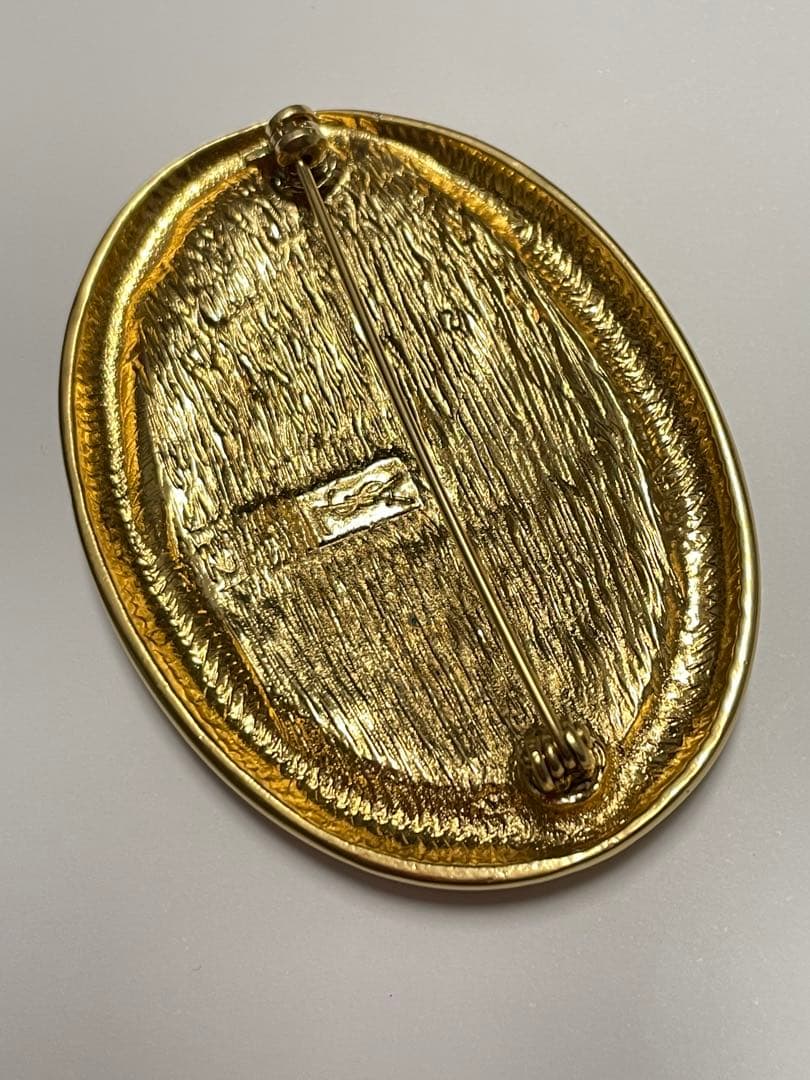 【匿名配送】YVERS SAINT LAURENT ブローチ　❤︎