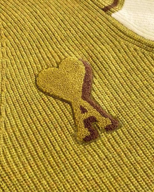 未使用 ami paris オリーブグリーン ウールカレッジセーター Sサイズ