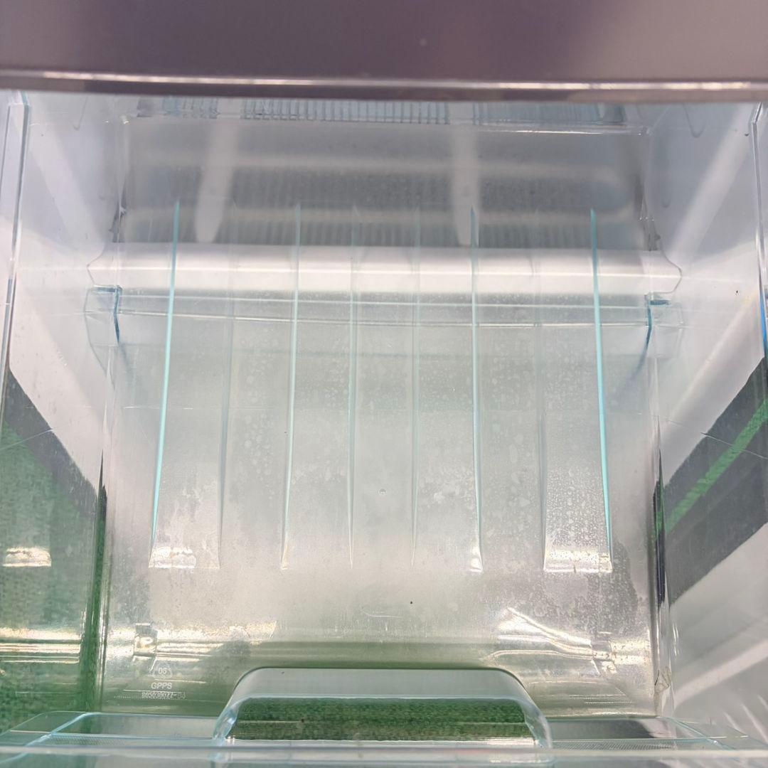 709 スリムデザイン　冷蔵庫　小型　一人暮らし　200L弱　極美品　洗濯機も有