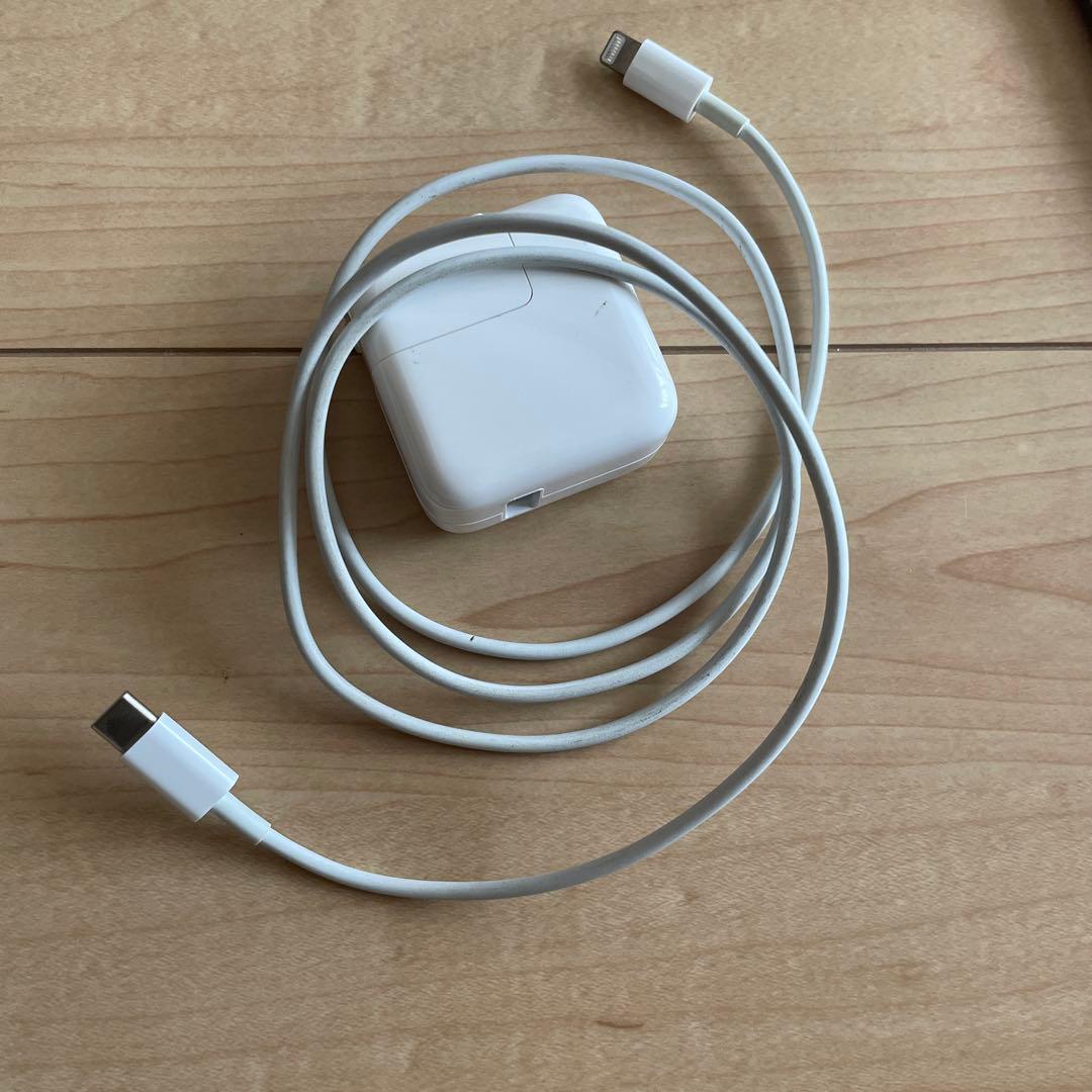 Apple iPad 第8世代　32GB Wi-Fiモデル　ブラック　充電器付き