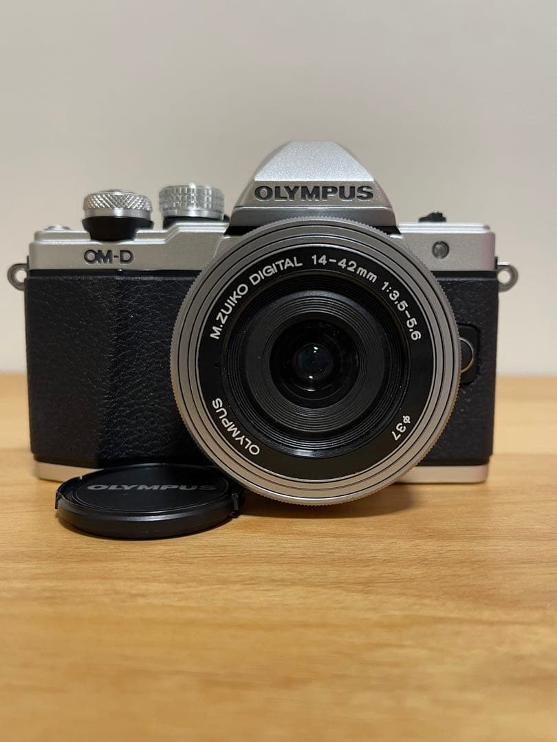 OLYMPUS OM-D E-M10MarkII EZWズームキット単焦点レンズ