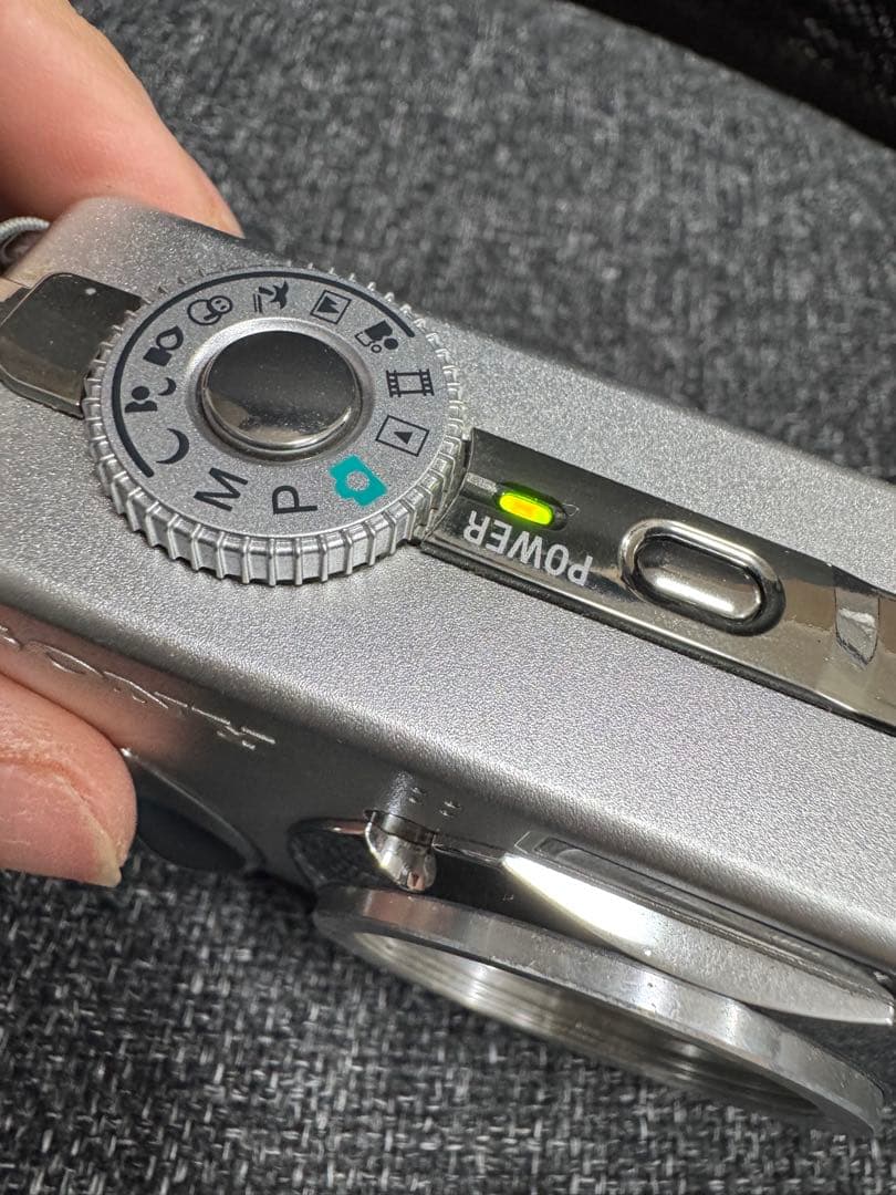 Sony Cyber-shot シルバー 3倍光学ズーム新品電池&メモリカード付