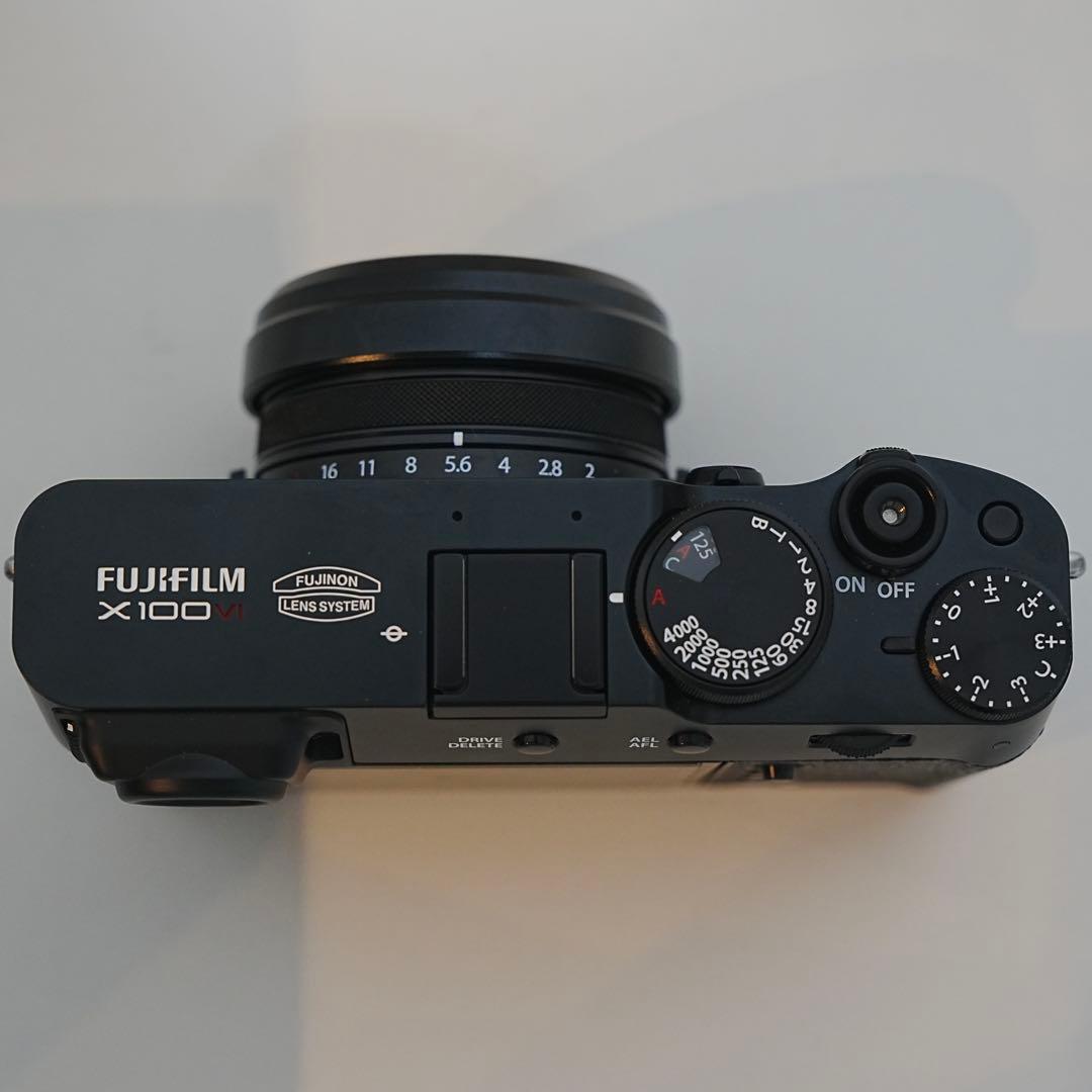 週末値下げ！！【美品】FUJIFILM X100VI コンパクトデジタルカメラ