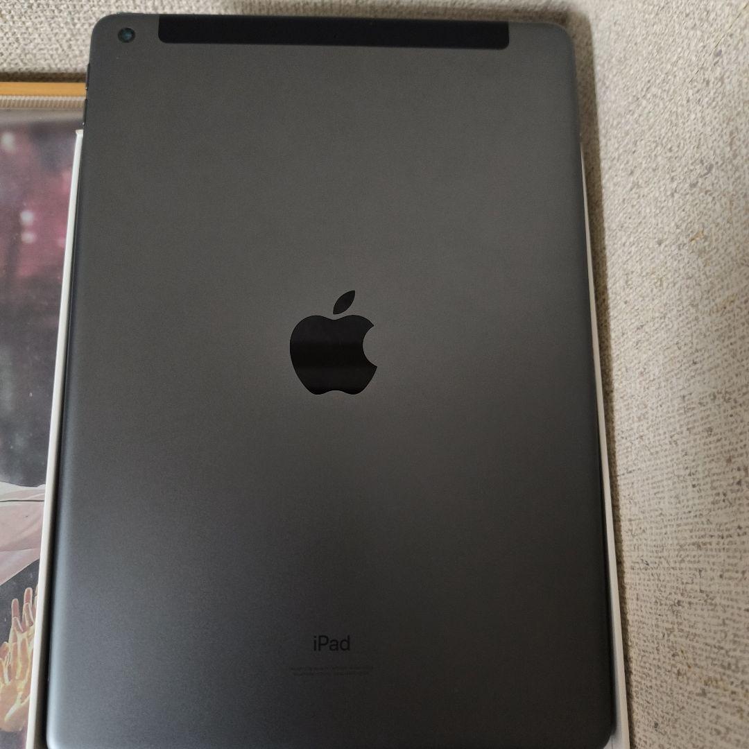 iPad Wi-Fi + Cellular 64GB シルバー