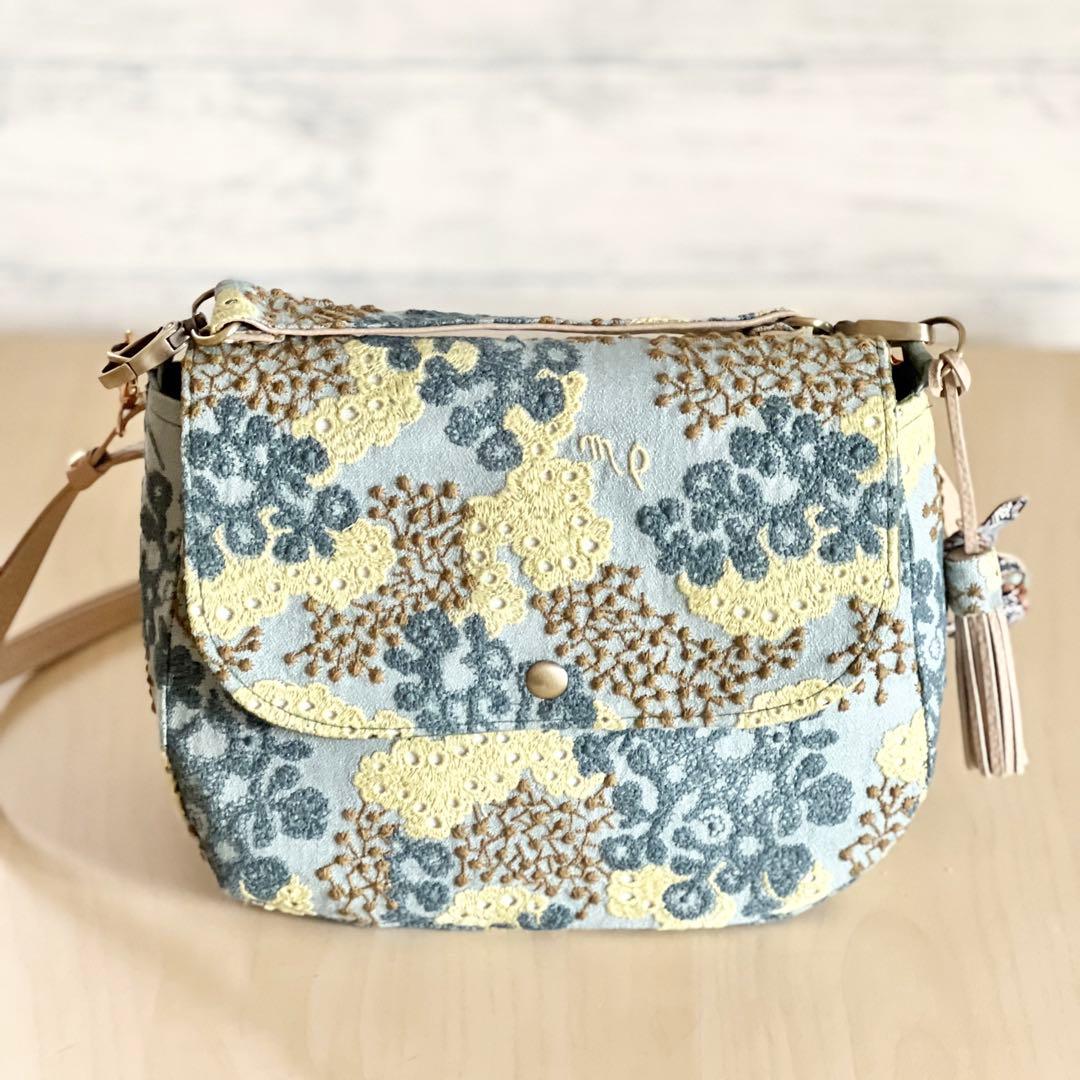 ミナペルホネン コロンとしたショルダーバッグMB504-051