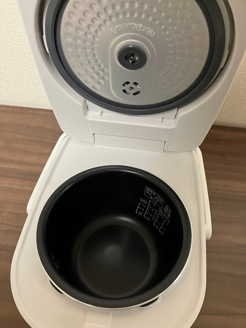 アイリスオーヤマ　RC-IK30-W　IHジャー炊飯器　3合　ホワイト