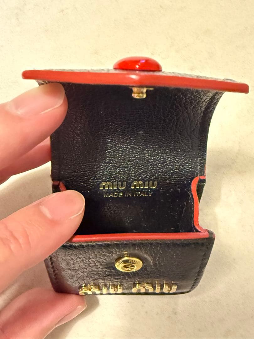 MIU MIU AirPodsイヤホンケース