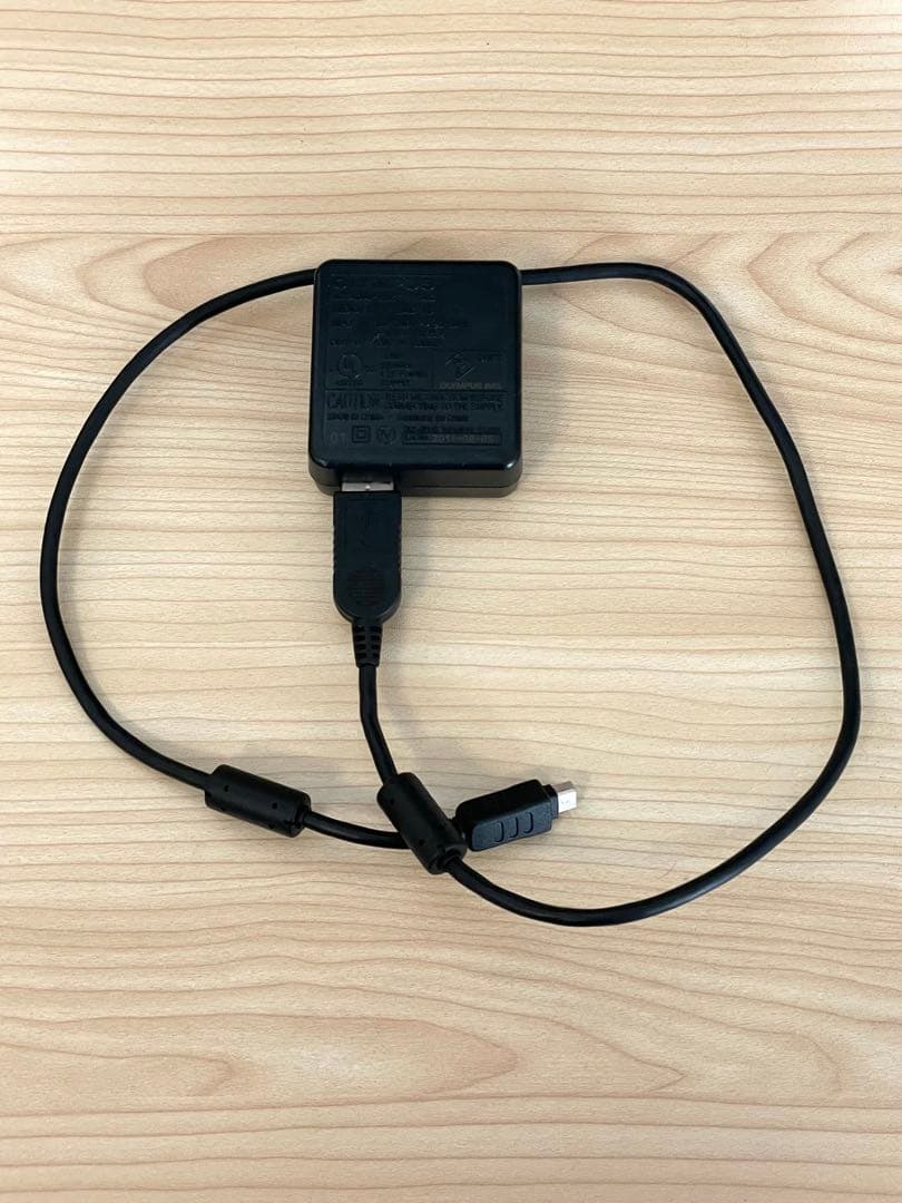 OLYMPUS コンパクトデジタルカメラ レッド