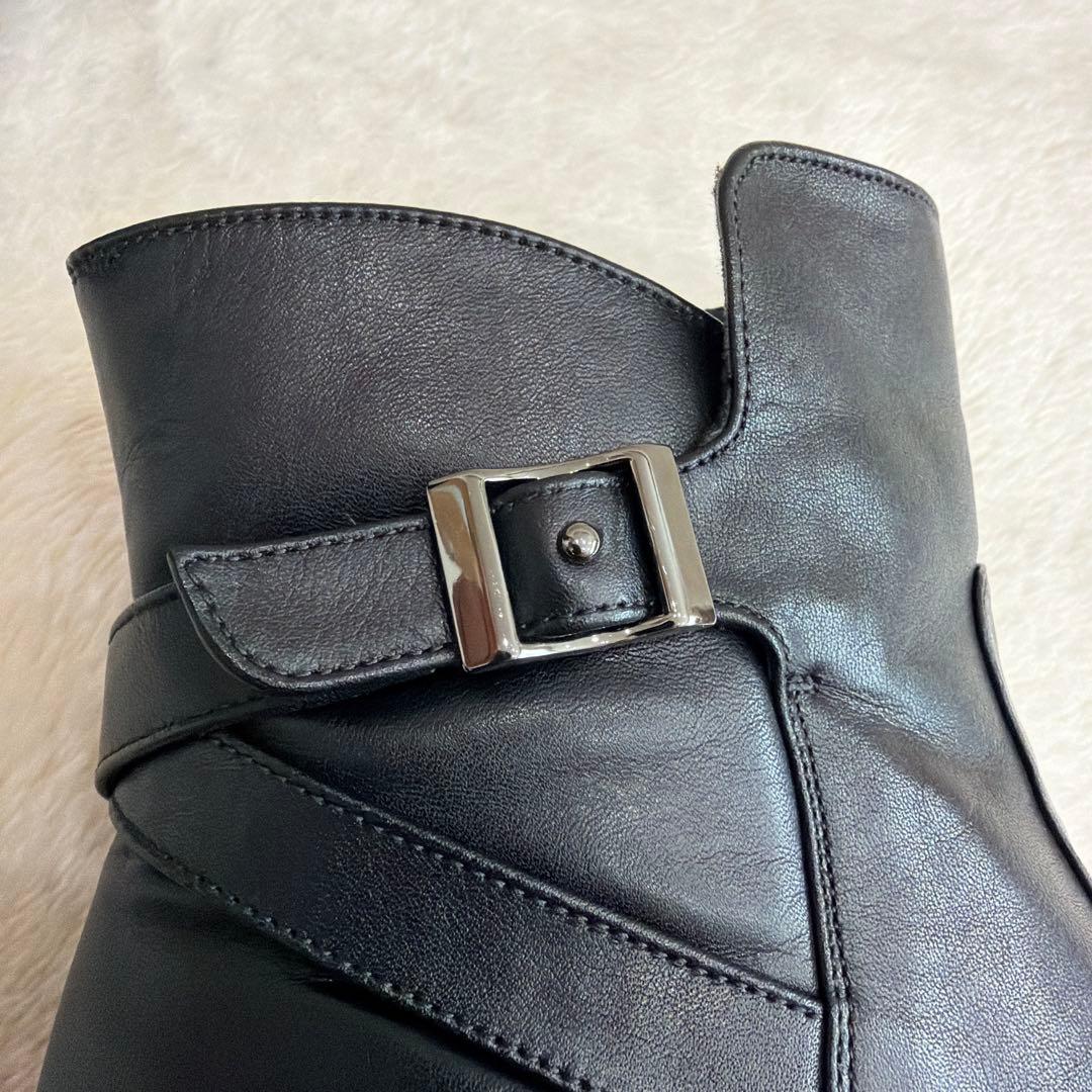 【ペダラ】23.5 アシックス ショートブーツ クロスベルト 黒 サイドジップ