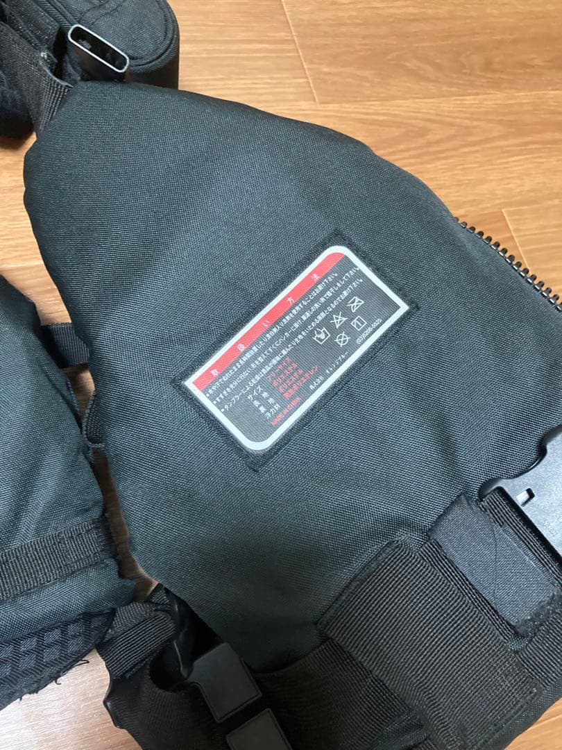 MAZUME EXTRACOMPLEXブラックライフジャケットロッドホルダー付き