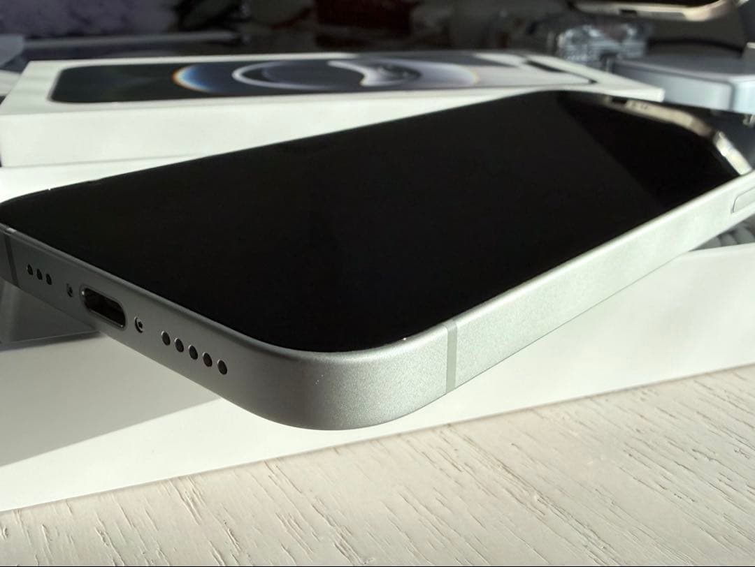 iPhone 16e 256GB ホワイト SIMフリー