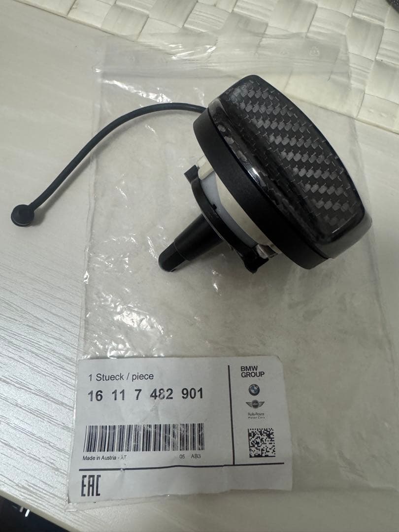 純正 フューエル・キャップ・カバー(カーボン)