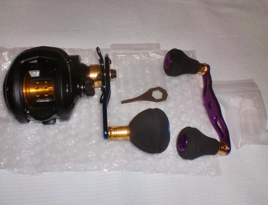 Ａｂｕ　オーシャンフィールド７『右巻き』スペアハンドル付　新品（※箱折り目有り）