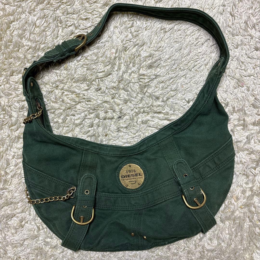ディーゼル y2k 三日月 ワンショルダーバッグ ハーフムーン ロゴ金具 人気◎