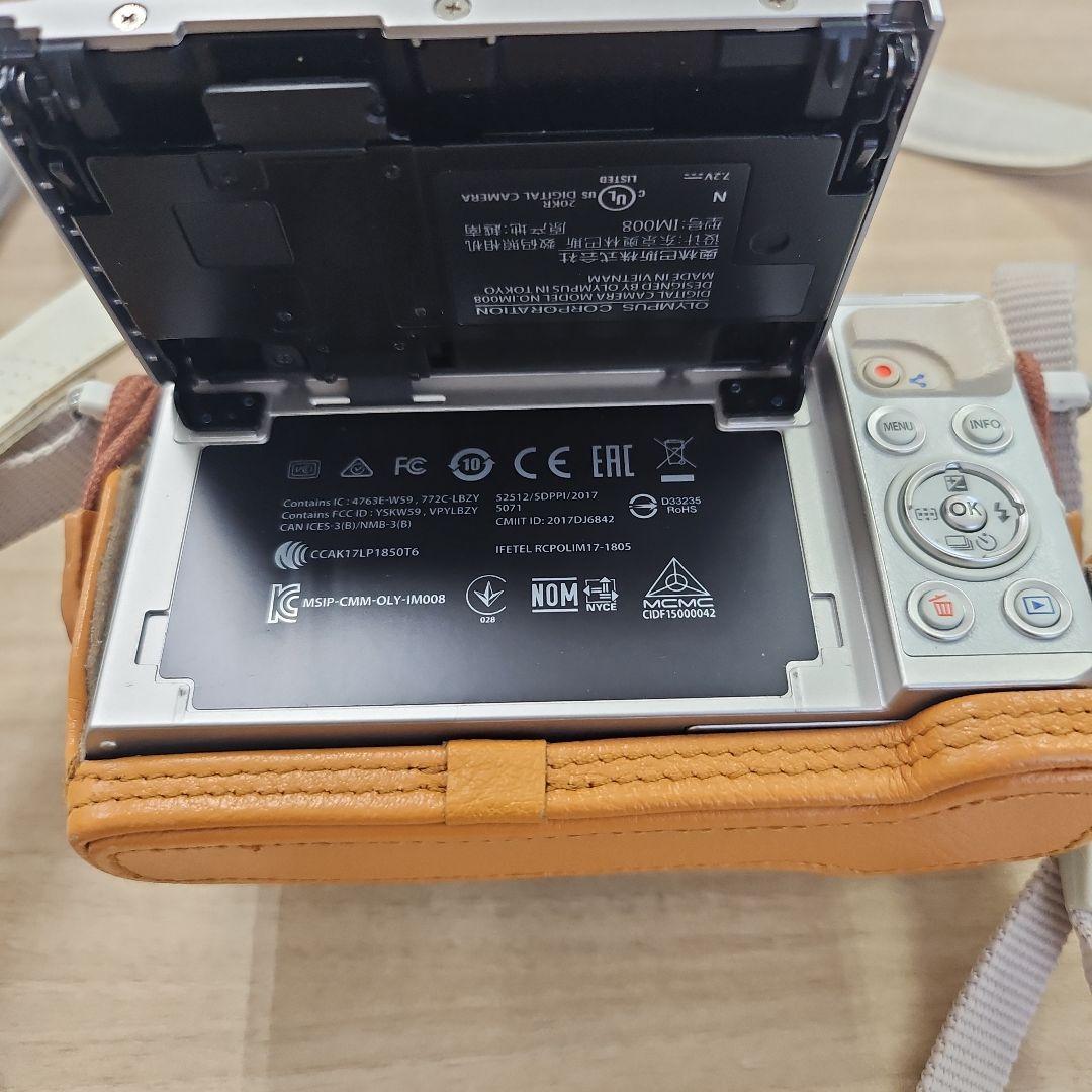 OLYMPUS　PEN　E-PL9　カバー付き