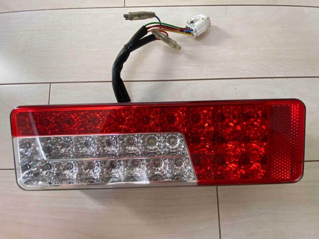 エブリィda17w用プラスラインテールランプ　ジャンク　りょう