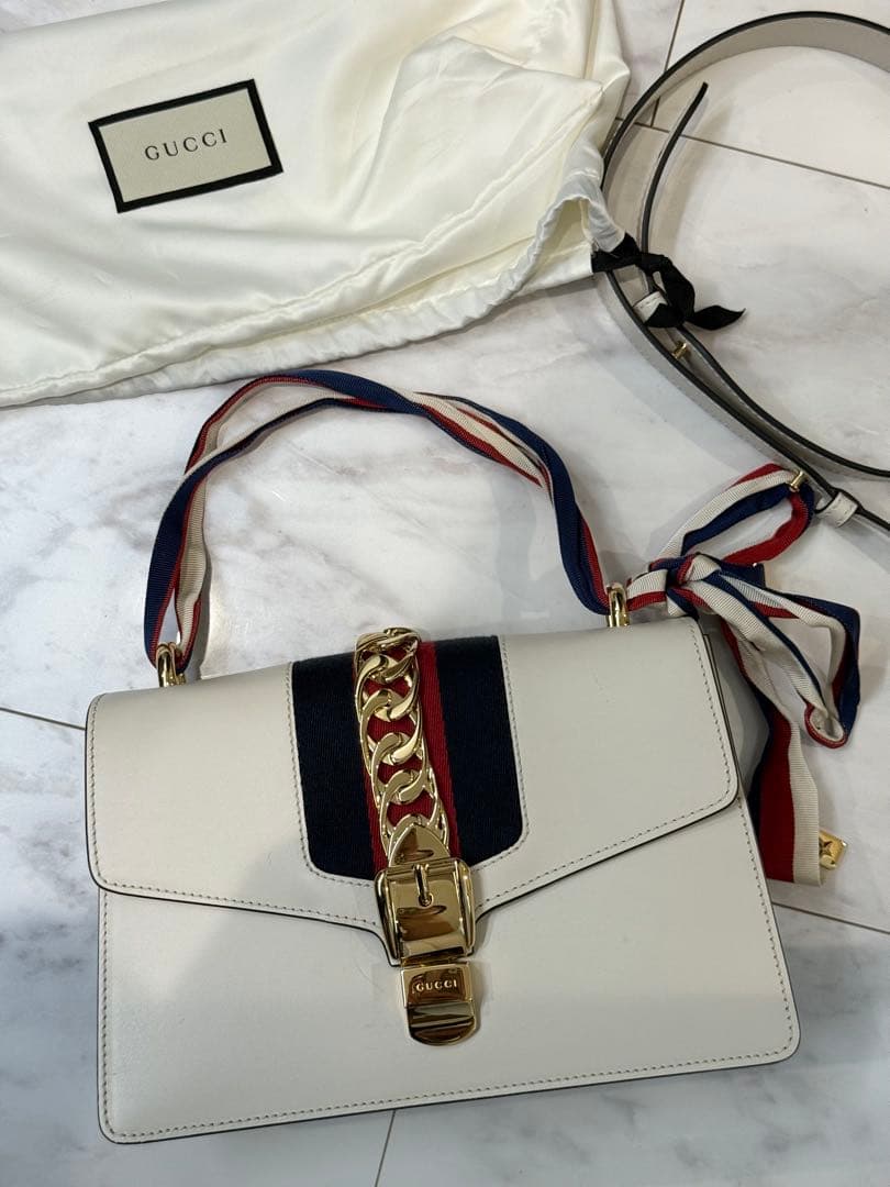 ［美品］GUCCI ホワイト ショルダーバッグ