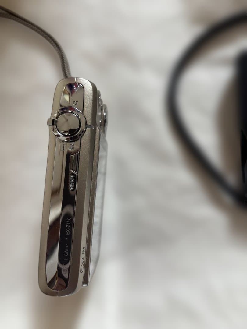 CASIO EXILIM 10.1メガピクセル コンパクトデジタルカメラ