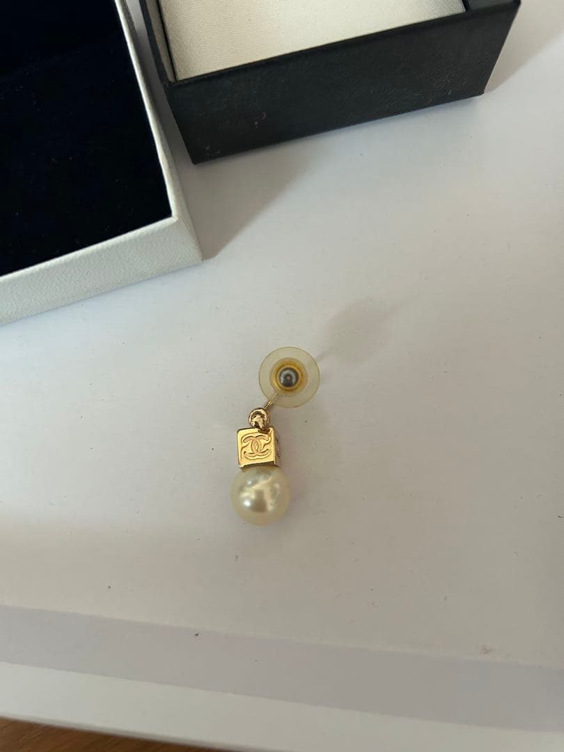 CHANEL ゴールドパール付きピアス(片耳用)