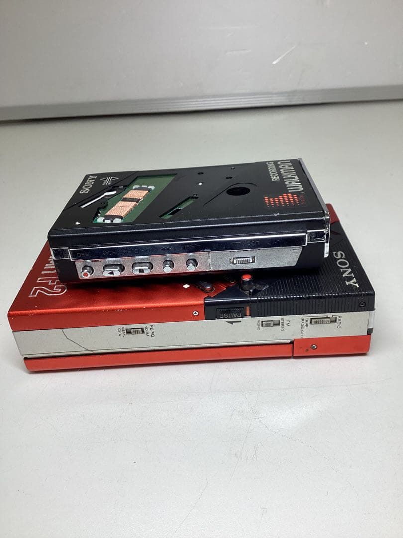ぱ*ん様 ジャンク　SONY WALKMAN まとめて２点