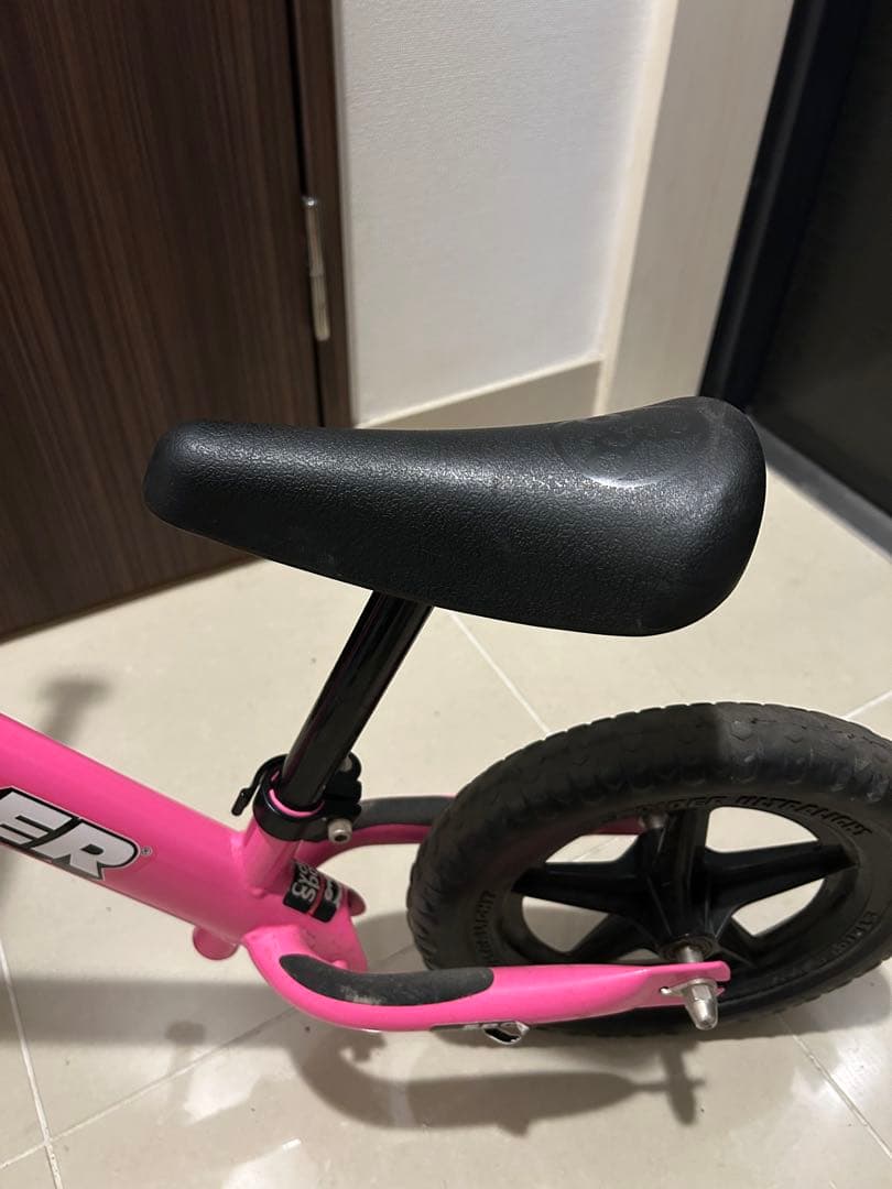 ストライダー ピンク12インチ バランスバイク キックバイク スタンド付き