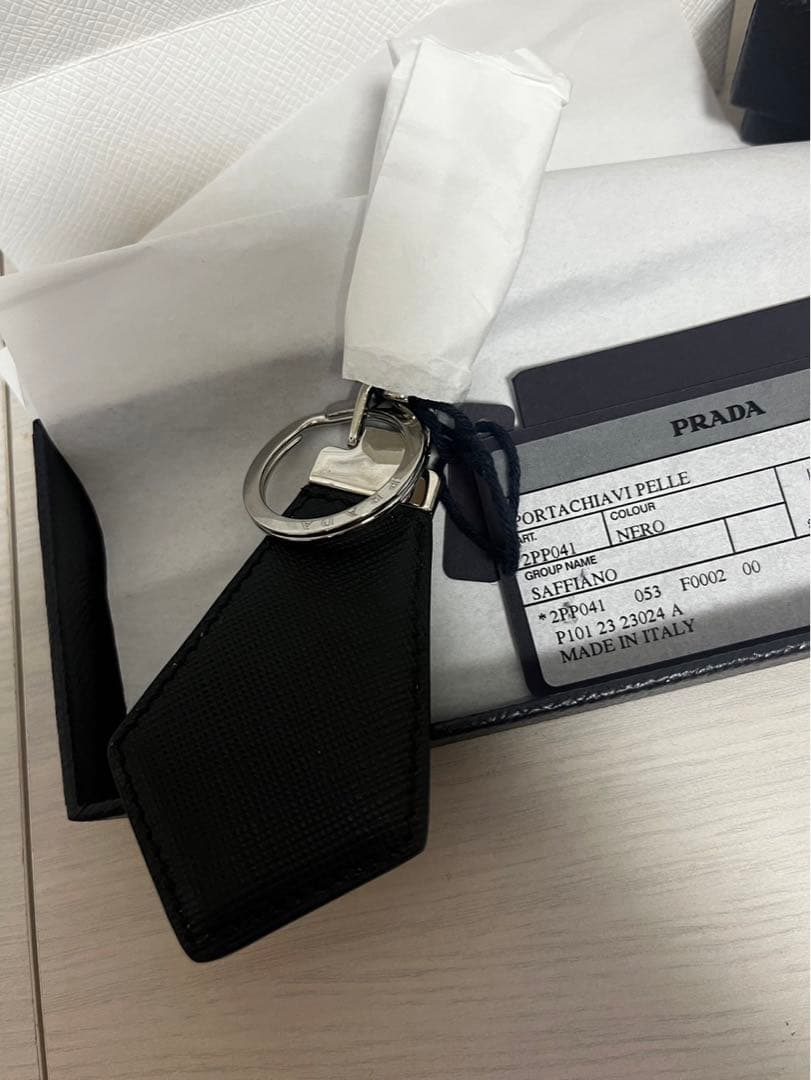 PRADA ポルタキアヴィ・ペッレ 黒