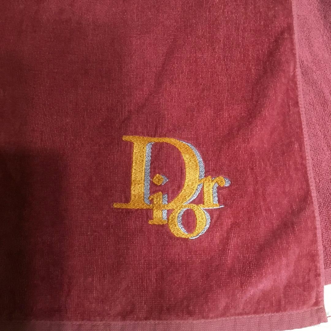 Christian Dior　ロゴ刺繍入り　大判バスタオルと大判フェイスタオル
