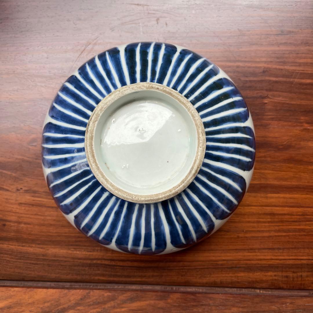 希少物　時代物　染付青白い伝統的な陶器の丼