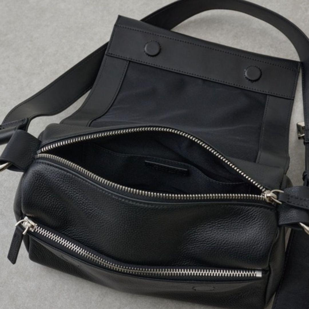 新品 タグ付き　ウエストポーチ レザーリングボディバッグ ビアズリー