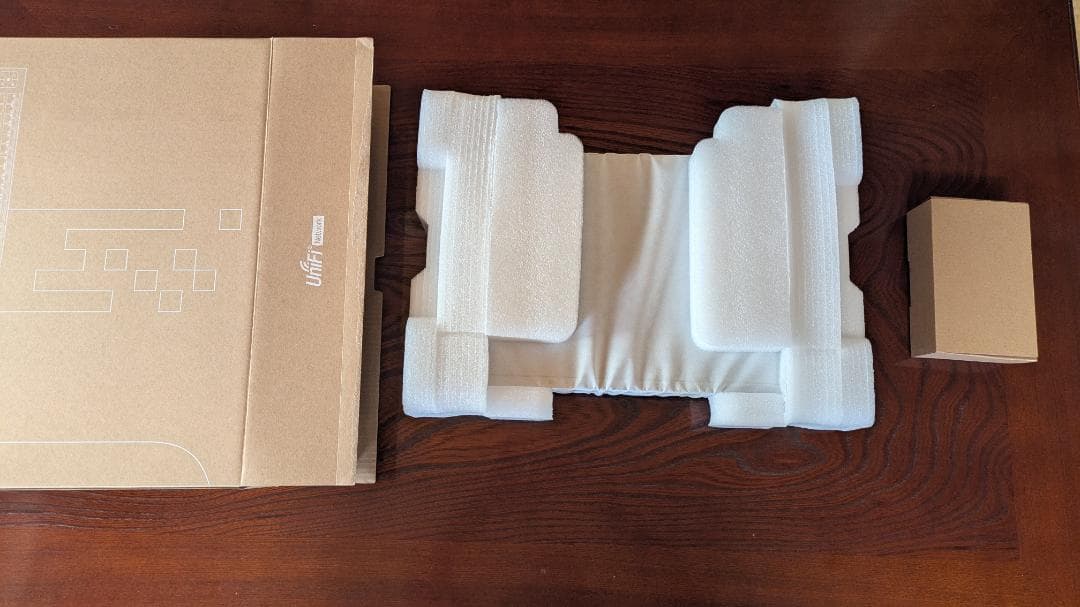 ルーター・ネットワーク機器 UNIFI switch 48 ports USW-48-PoE (195W)