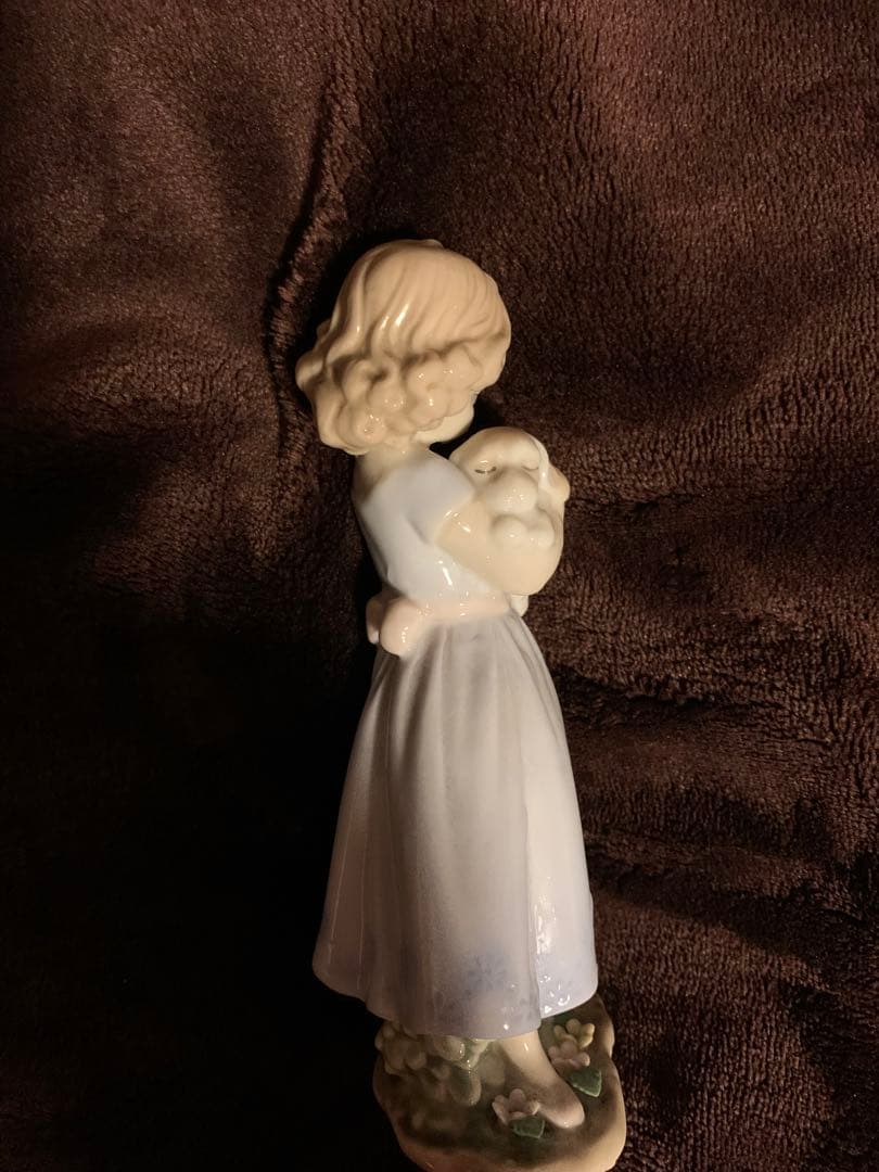 リヤドロ(廃盤)少女と仔犬「風邪をひかないように」