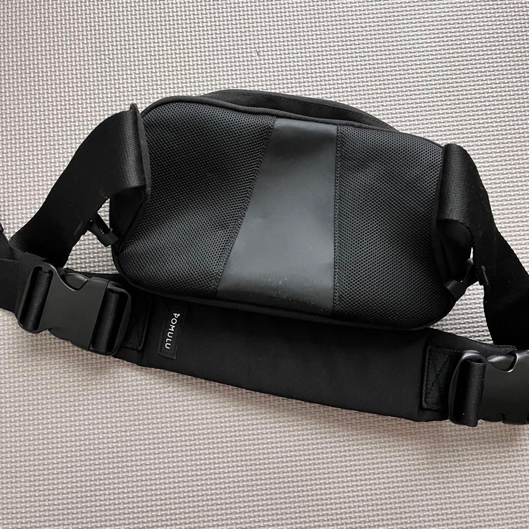 【新品】ブラック ボディバッグ・ウエストポーチ　ポムル　抱っこ紐　ヒップシート
