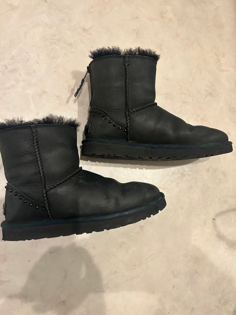 希少色 UGG アグ スタッズ レザーブーツ 25cm ダークグリーン
