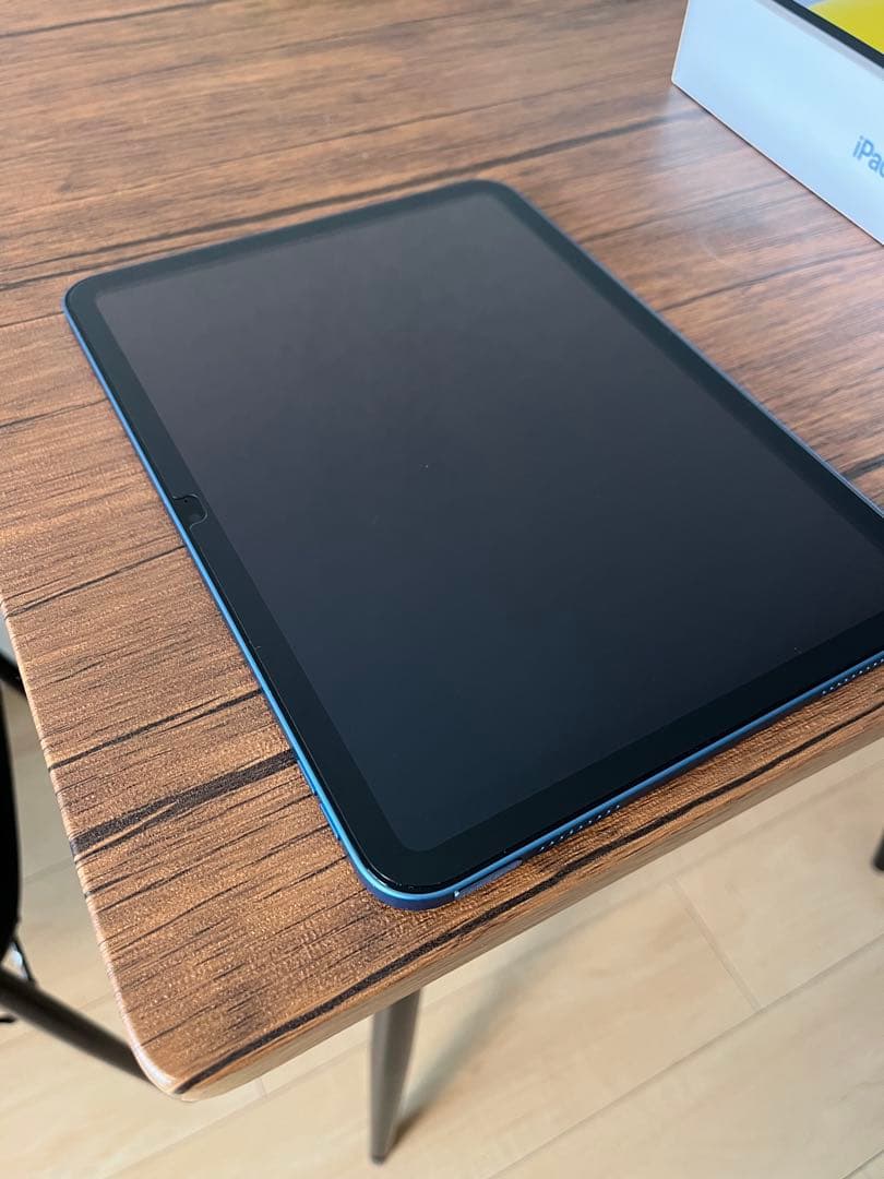 iPad第10世代　64GB 10.2インチ　フィルム付き