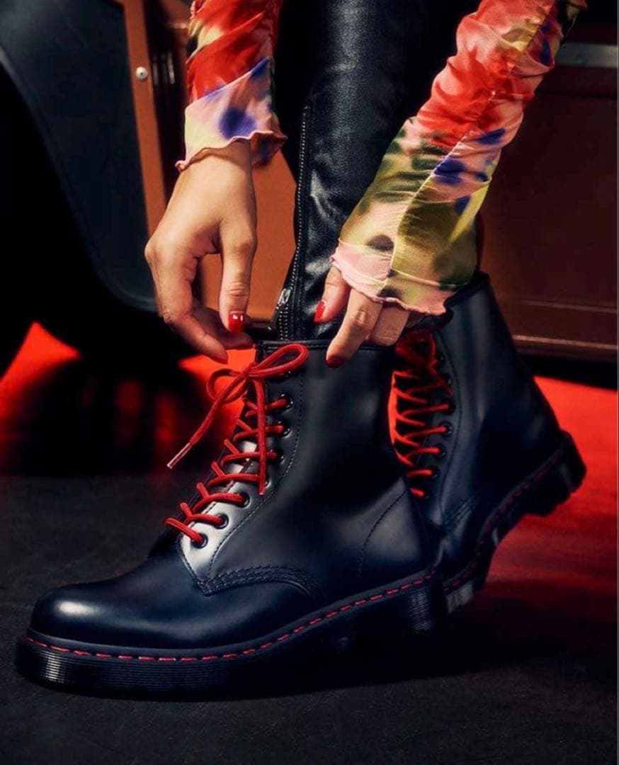 ドクターマーチン レッドステッチ 8ホールブーツ