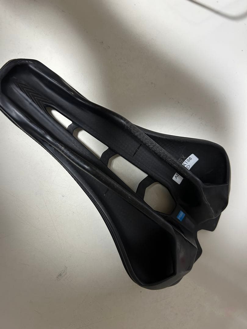 シマノ PRO Stealth superlight カーボンサドル　142mm