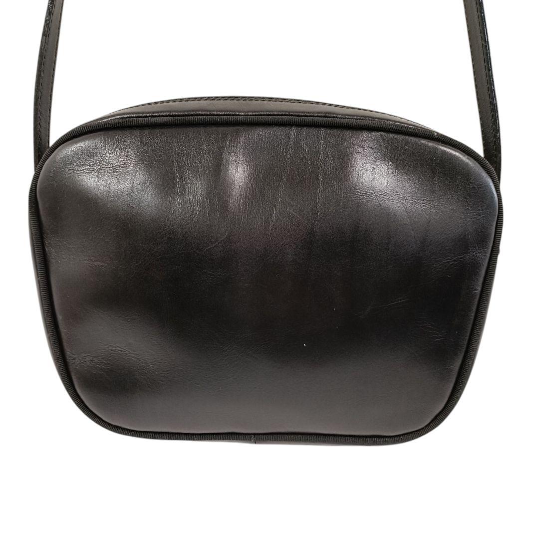 美品 正規品 フェラガモ ショルダーバッグ サコッシュ ヴァラ 斜め掛け 黒 革