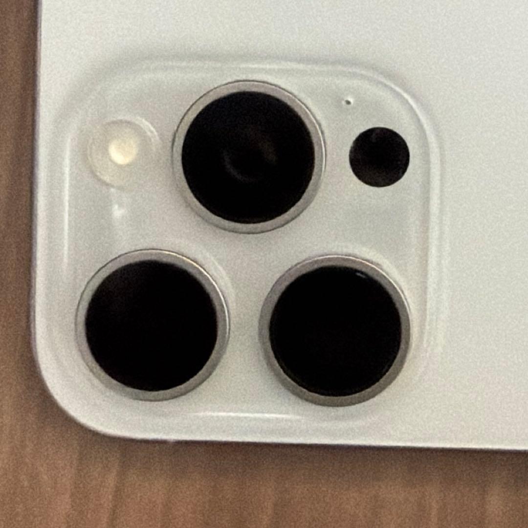 ショッパー付き美品♪Apple iPhone 15Pro max ホワイト 本体