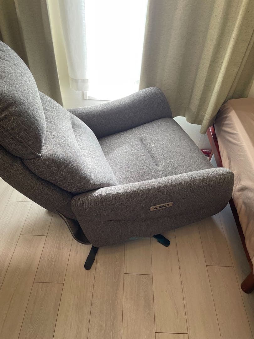 【送料込】電動布張りリクライニングパーソナルチェア(ニトリ LE01 DGY）