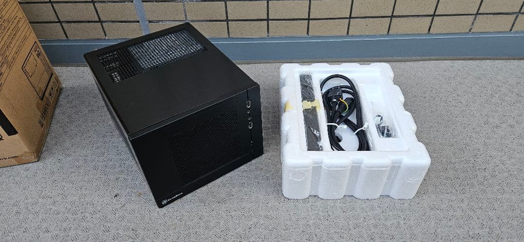 mini-ITXケース シルバーストーン 300w電源付き