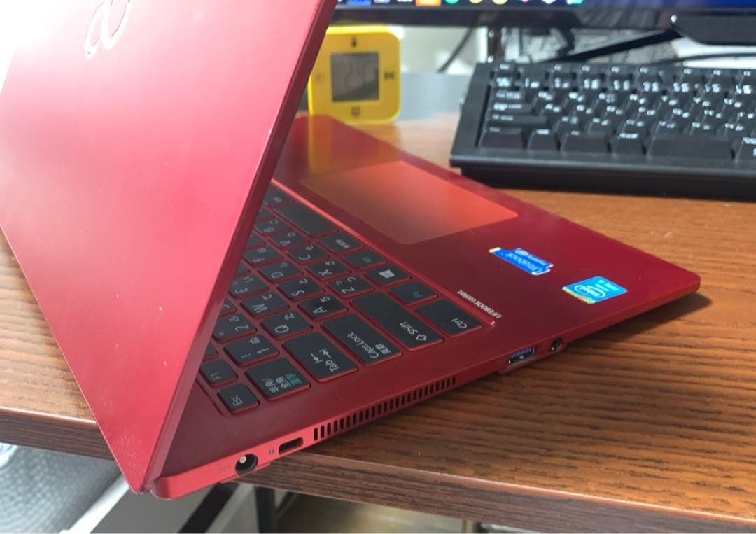 富士通　FMV LIFEBOOK UH90/L Red タッチパネル 訳あり