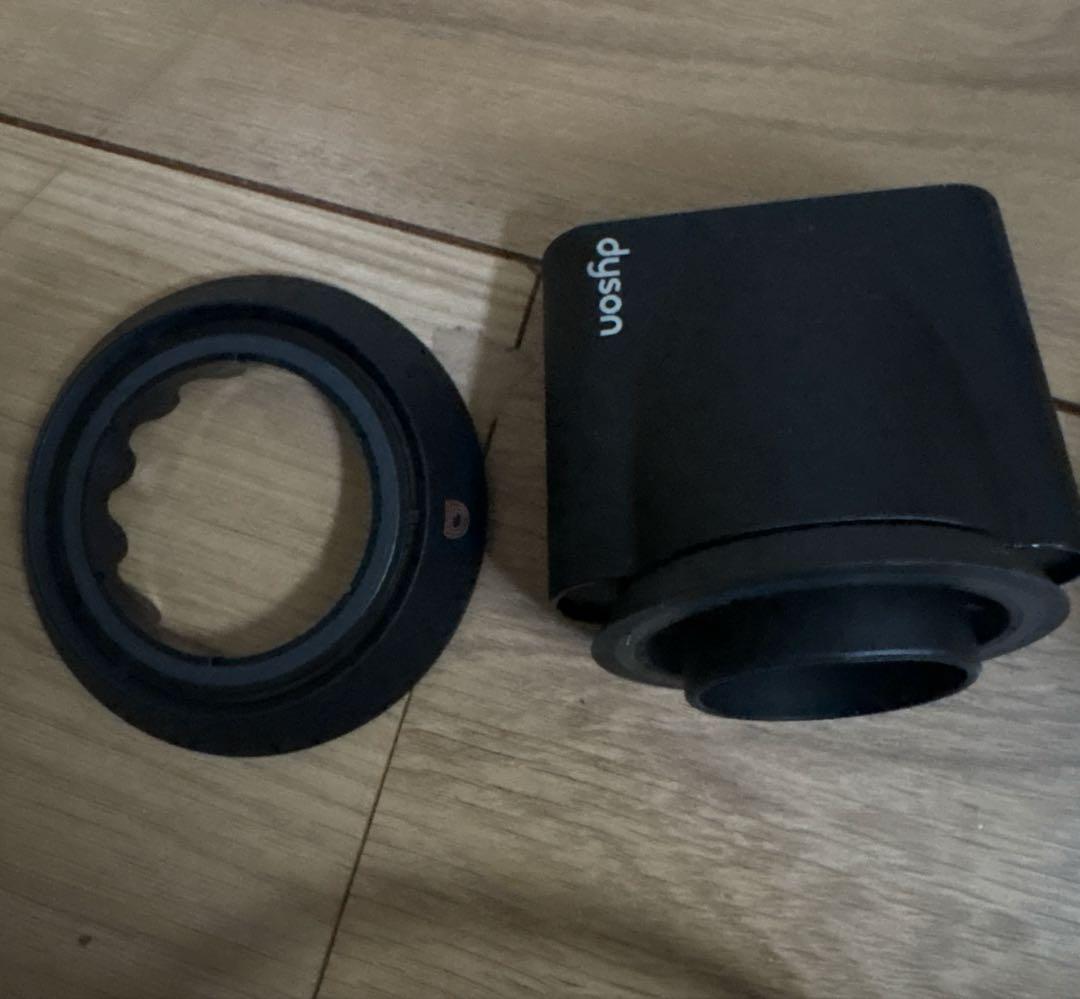 ダイソンドライヤー　【※写真-専用箱カバー付】